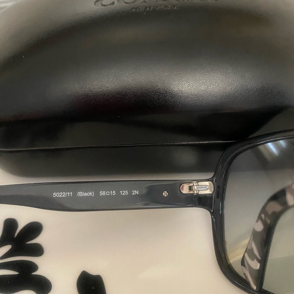 Coach sunglasses with case - Picture 6 of 10